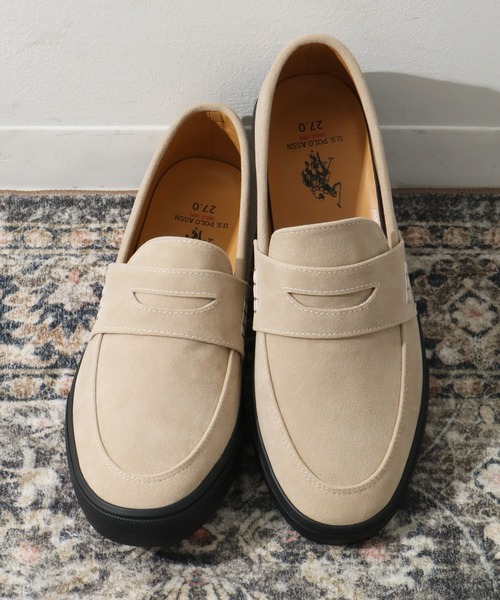 U.S. POLO ASSN.（ユーエスポロアッスン）の「【U.S. POLO ASSN./ユーエスポロアッスン】 フェイクスウェード エンボスロゴ モカシン シューズ   MEN（モカシン/デッキシューズ・メンズ・ベージュ/ブラック/キャメル・26.0cm/27.0cm/25.0cm/25.5cm/26.5cm）」の16枚目の写真