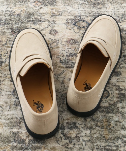 U.S. POLO ASSN.（ユーエスポロアッスン）の「【U.S. POLO ASSN./ユーエスポロアッスン】 フェイクスウェード エンボスロゴ モカシン シューズ   MEN（モカシン/デッキシューズ・メンズ・ベージュ/ブラック/キャメル・26.0cm/27.0cm/25.0cm/25.5cm/26.5cm）」の14枚目の写真
