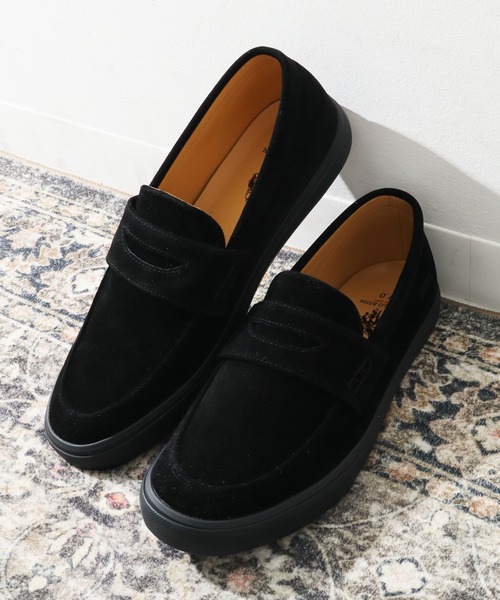 U.S. POLO ASSN.（ユーエスポロアッスン）の「【U.S. POLO ASSN./ユーエスポロアッスン】 フェイクスウェード エンボスロゴ モカシン シューズ   MEN（モカシン/デッキシューズ・メンズ・ベージュ/ブラック/キャメル・26.0cm/27.0cm/25.0cm/25.5cm/26.5cm）」の5枚目の写真