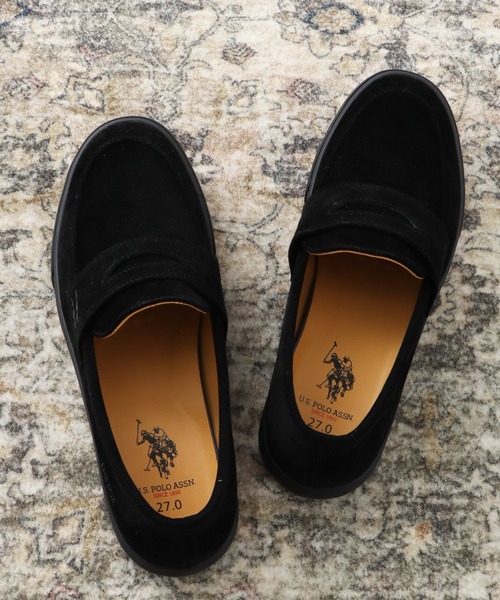 U.S. POLO ASSN.（ユーエスポロアッスン）の「【U.S. POLO ASSN./ユーエスポロアッスン】 フェイクスウェード エンボスロゴ モカシン シューズ   MEN（モカシン/デッキシューズ・メンズ・ベージュ/ブラック/キャメル・26.0cm/27.0cm/25.0cm/25.5cm/26.5cm）」の8枚目の写真