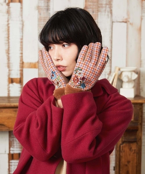 Jocomomola（ホコモモラ）の「フラワーエンブロイダリーグローブ（手袋・レディース・ブラウン/ベージュ・40）」の2枚目の写真