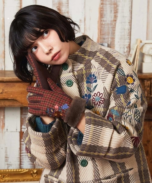 Jocomomola（ホコモモラ）の「フラワーエンブロイダリーグローブ（手袋・レディース・ブラウン/ベージュ・40）」の9枚目の写真