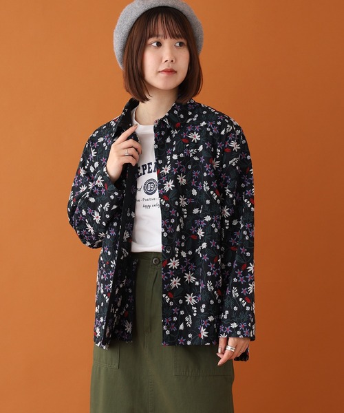 Emago(イマゴ)の「EMAGO 小花刺繍シャツ(シャツ/ブラウス・レディース・ブラック/モカ・FREE)」の6枚目の写真