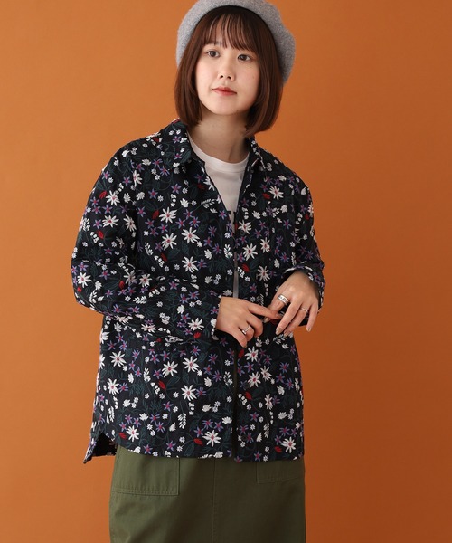 Emago(イマゴ)の「EMAGO 小花刺繍シャツ(シャツ/ブラウス・レディース・ブラック/モカ・FREE)」の7枚目の写真