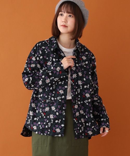 Emago(イマゴ)の「EMAGO 小花刺繍シャツ(シャツ/ブラウス・レディース・ブラック/モカ・FREE)」の8枚目の写真