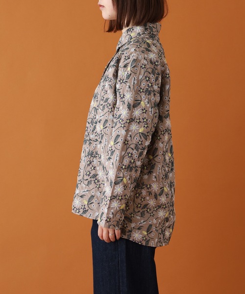 Emago(イマゴ)の「EMAGO 小花刺繍シャツ(シャツ/ブラウス・レディース・ブラック/モカ・FREE)」の15枚目の写真