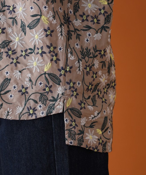 Emago(イマゴ)の「EMAGO 小花刺繍シャツ(シャツ/ブラウス・レディース・ブラック/モカ・FREE)」の18枚目の写真