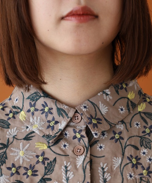 Emago(イマゴ)の「EMAGO 小花刺繍シャツ(シャツ/ブラウス・レディース・ブラック/モカ・FREE)」の17枚目の写真