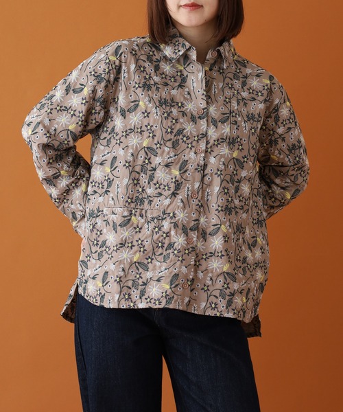 Emago(イマゴ)の「EMAGO 小花刺繍シャツ(シャツ/ブラウス・レディース・ブラック/モカ・FREE)」の10枚目の写真