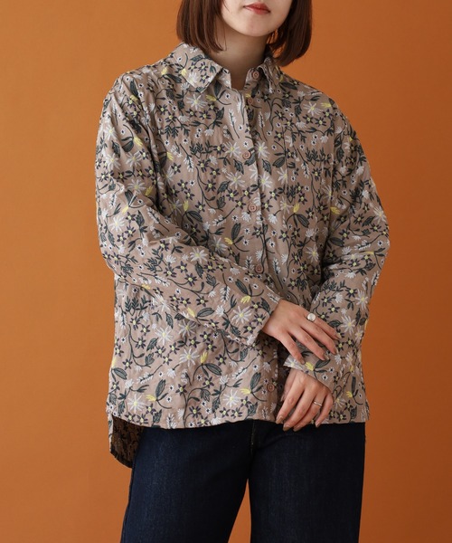 Emago(イマゴ)の「EMAGO 小花刺繍シャツ(シャツ/ブラウス・レディース・ブラック/モカ・FREE)」の11枚目の写真