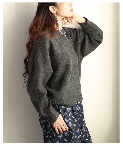 Sawa a la mode(サワアラモード)の「ショートニットプルオーバートップス(ニット/セーター・レディース・ターコイズブルー/チャコールグレー/オフホワイト/レッド・FREE)」の19枚目の写真