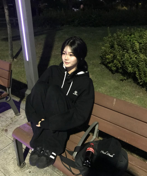 muahmuah（ムーアムーア）の「[裏毛/起毛] スティッチコンビフードパーカー [6色]（パーカー・レディース・オートミール/ネイビー/ライトグレー/ブラウン/ダークブラウン/グレー/クリーム/霜降りグレー/ネイビー系/ブラック系その他/トップグレー/ブラック・FREE）」の14枚目の写真