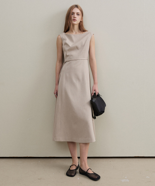 ARTID(アルティーダ)の「ボートネックベルトポイントワンピース_BEIGE(ワンピース・レディース・ベージュ・SMALL/MEDIUM)」の2枚目の写真