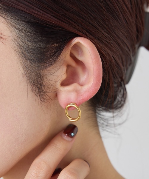 COLLAGE GALLARDAGALANTE(コラージュガリャルダガランテ)の「【OT】PAPILLONNER/サークルリングピアス(ピアス(両耳用)・レディース・シルバー/ゴールド・FREE)」の2枚目の写真