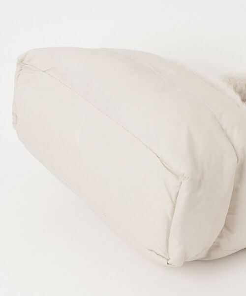 Guess(ゲス)の「SVEVA Mixed Fur Bag トートバッグ (トートバッグ・レディース・クリーム/ブラック・ONE SIZE)」の11枚目の写真