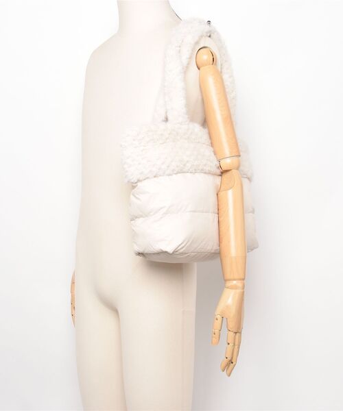 YUKIGAFUWAFUWA SVEVA Mixed Fur Bag トートバッグ | GUESS(ゲス) JAPAN 公式