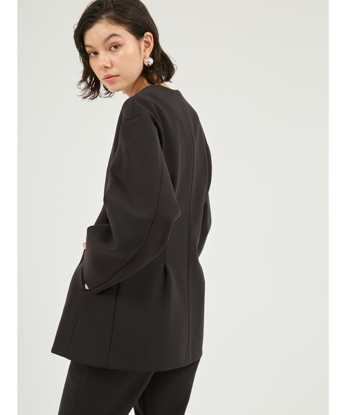 emmi（エミ）の「【セットアップ対応】【金子綾 for emmi】コンフォートジャケット（ノーカラージャケット・レディース・ブラック/ブラウン・0/1）」の16枚目の写真