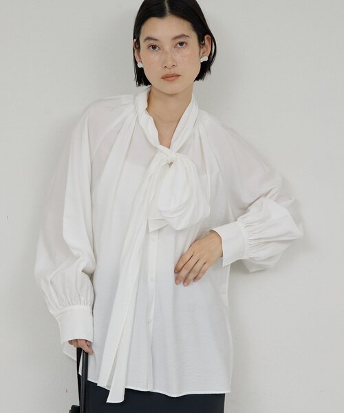 GALLARDAGALANTE（ガリャルダガランテ）の「【上品×華やか】【2way】ギャザーボウタイブラウス（シャツ/ブラウス・レディース・ホワイト/サックスブルー/ライトベージュ・FREE）」の4枚目の写真