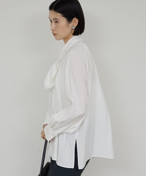 GALLARDAGALANTE（ガリャルダガランテ）の「【上品×華やか】【2way】ギャザーボウタイブラウス（シャツ/ブラウス・レディース・ホワイト/サックスブルー/ライトベージュ・FREE）」の5枚目の写真