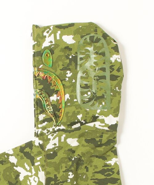 A BATHING APE（アベイシングエイプ）の「MULTI PIXEL CAMO SHARK FULL ZIP HOODIE（パーカー・レディース・マルチ/グリーン・SMALL/MEDIUM）」の14枚目の写真