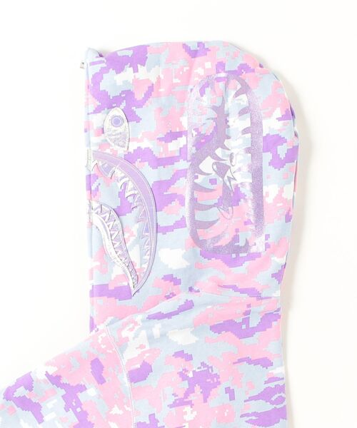 A BATHING APE（アベイシングエイプ）の「MULTI PIXEL CAMO SHARK FULL ZIP HOODIE（パーカー・レディース・マルチ/グリーン・SMALL/MEDIUM）」の16枚目の写真