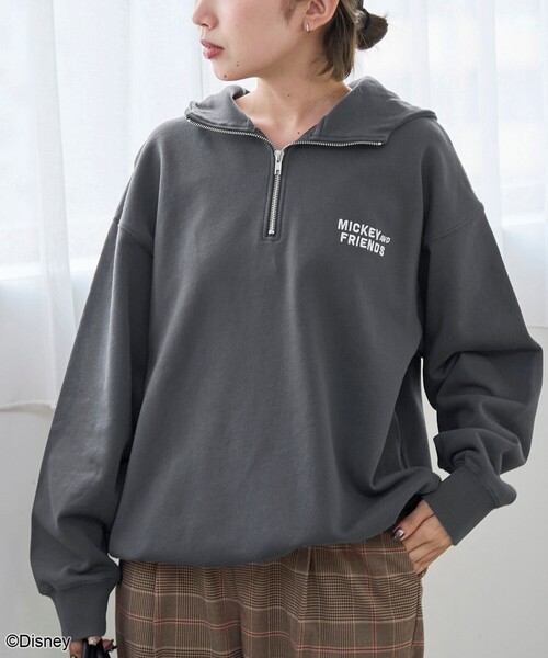 coen(コーエン)の「【MICKEY(ミッキー)/別注】バックプリントハーフジップ裏毛フーディ(パーカー・レディース・ダークグレー/ナチュラル・L/M)」の3枚目の写真