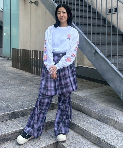 Candy Stripper(キャンディストリッパー)の「【クレヨンしんちゃん】ぶりぶりざえもんがいっぱい L/S Tシャツ(Tシャツ/カットソー・レディース・オフホワイト/ブラック/ラベンダー・FREE)」の9枚目の写真