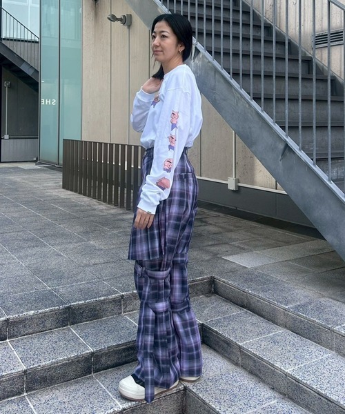 Candy Stripper(キャンディストリッパー)の「【クレヨンしんちゃん】ぶりぶりざえもんがいっぱい L/S Tシャツ(Tシャツ/カットソー・レディース・オフホワイト/ブラック/ラベンダー・FREE)」の10枚目の写真