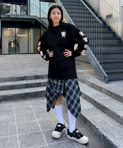 Candy Stripper(キャンディストリッパー)の「【クレヨンしんちゃん】ぶりぶりざえもんがいっぱい L/S Tシャツ(Tシャツ/カットソー・レディース・オフホワイト/ブラック/ラベンダー・FREE)」の15枚目の写真