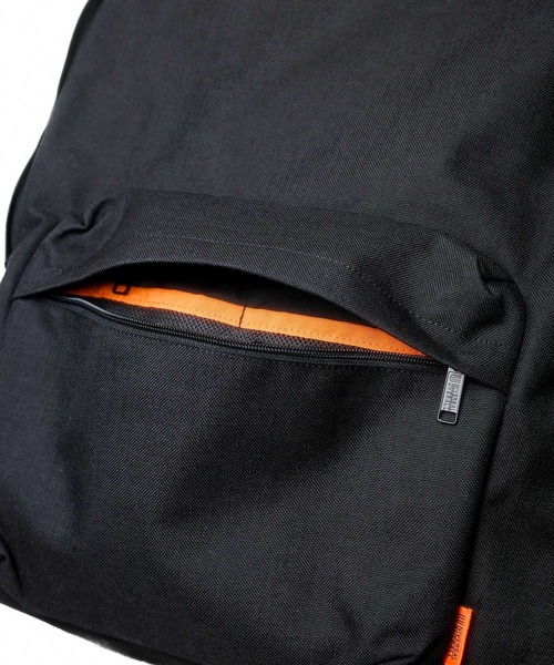 UNIVERSAL OVERALL(ユニバーサルオーバーオール)の「【RS】【UNIVERSAL OVERALL】Daily backpack(ショルダーバッグ・メンズ・ブラック・FREE)」の9枚目の写真