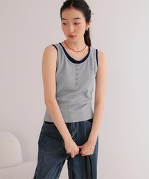 カップ付きレイヤード風タンクトップ