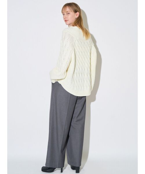 ELENDEEK(エレンディーク)の「Vネックケーブルニット(ニット/セーター・レディース・グレー/オフホワイト/レッド・FREE)」の10枚目の写真