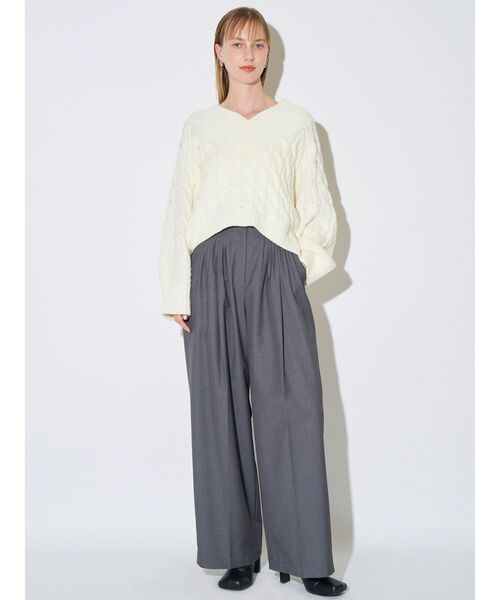 ELENDEEK(エレンディーク)の「Vネックケーブルニット(ニット/セーター・レディース・グレー/オフホワイト/レッド・FREE)」の11枚目の写真