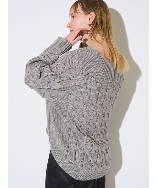 ELENDEEK(エレンディーク)の「Vネックケーブルニット(ニット/セーター・レディース・グレー/オフホワイト/レッド・FREE)」の13枚目の写真