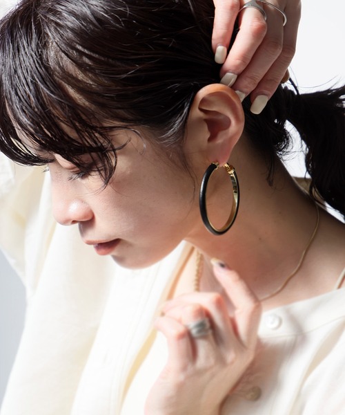 antiqua(アンティカ)の「レザー調 フープピアス(ピアス(両耳用)・レディース・ブラック・FREE)」の9枚目の写真
