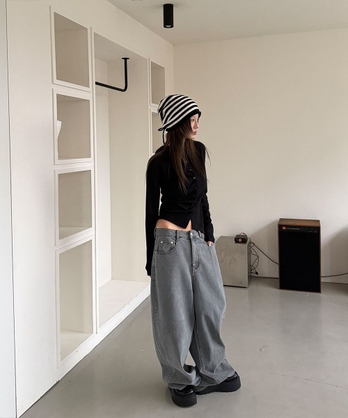 4INT.（フォイント）の「ヴィンテージ バルーン ワイド デニム パンツ（デニムパンツ・レディース・グレー・S/M/L）」の12枚目の写真