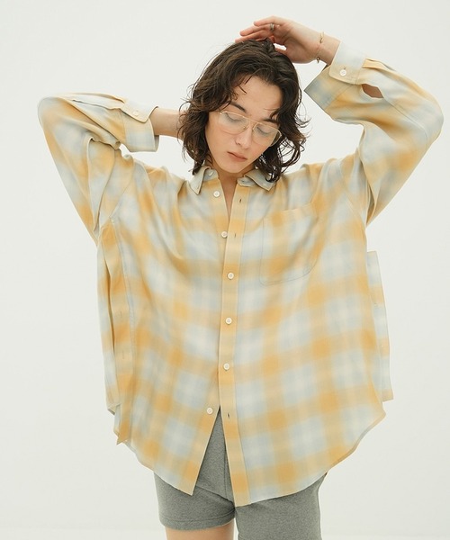 CLANE（クラネ）の「2WAY OVER OMBRE CHECK SHIRTS（シャツ/ブラウス・レディース・イエロー/グレー・2/1）」の2枚目の写真