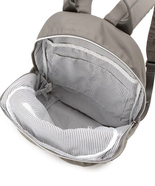 SHOO・LA・RUE（シューラルー）の「【撥水】整理整頓できちゃうリュック（バックパック/リュック・レディース・ブラック系4/グレー系4/ブラック・00）」の17枚目の写真