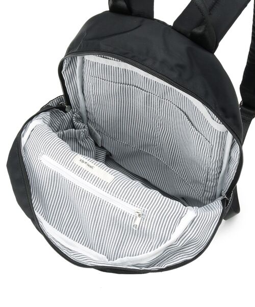 SHOO・LA・RUE（シューラルー）の「【撥水】整理整頓できちゃうリュック（バックパック/リュック・レディース・ブラック系4/グレー系4/ブラック・00）」の18枚目の写真