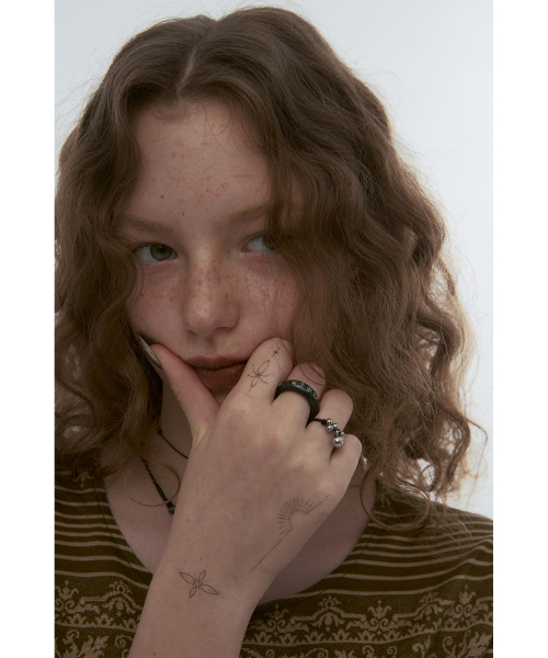 NFF（エヌエフエフ）の「silver grape string ring-black（リング・レディース・その他・FREE）」の3枚目の写真