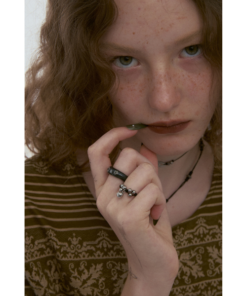 NFF（エヌエフエフ）の「silver grape string ring-black（リング・レディース・その他・FREE）」の4枚目の写真