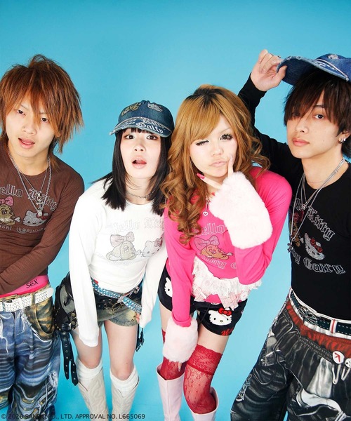 GALFY（ガルフィー）の「GALFY（ガルフィー）キラキラガルTee/コラボ ラインストーンロゴ リブロンT/タイトフィット（Tシャツ/カットソー・レディース・ブラック/ホワイト/ブラウン/ピンク・FREE）」の6枚目の写真