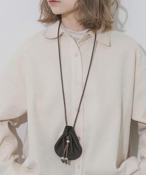 SMELLY(スメリー)の「サークルネックポーチ(ポーチ・レディース・ブラック/ブラウン・-)」の1枚目の写真