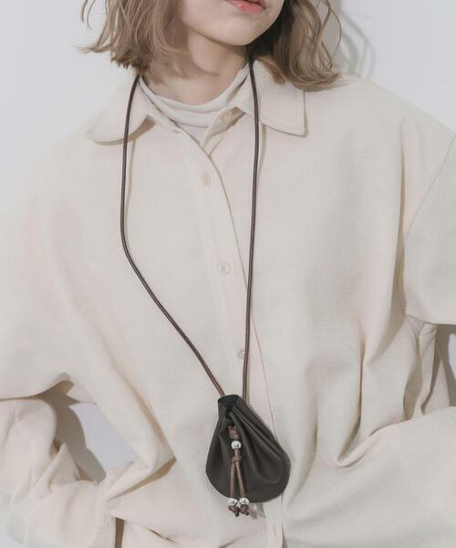 SMELLY(スメリー)の「サークルネックポーチ(ポーチ・レディース・ブラック/ブラウン・-)」の5枚目の写真