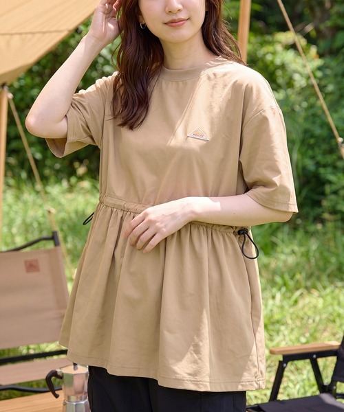 KELTY(ケルティ)の「別注【KELTY】ケルティ ラッシュガード チュニック Tシャツ / UVカット 速乾 ドライ / ワンポイントロゴ 体型カバー お尻が隠れる UVカット 速乾 ドライ 半袖 プール 海 アウトドア キャンプ ママコーデ レディース(Tシャツ/カットソー・レディース・サックスブルー/ブラック/ベージュ・FREE)」の2枚目の写真