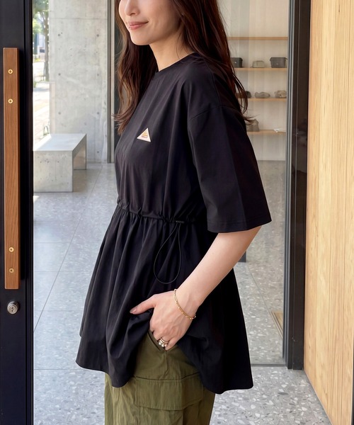 KELTY(ケルティ)の「別注【KELTY】ケルティ ラッシュガード チュニック Tシャツ / UVカット 速乾 ドライ / ワンポイントロゴ 体型カバー お尻が隠れる UVカット 速乾 ドライ 半袖 プール 海 アウトドア キャンプ ママコーデ レディース(Tシャツ/カットソー・レディース・サックスブルー/ブラック/ベージュ・FREE)」の17枚目の写真
