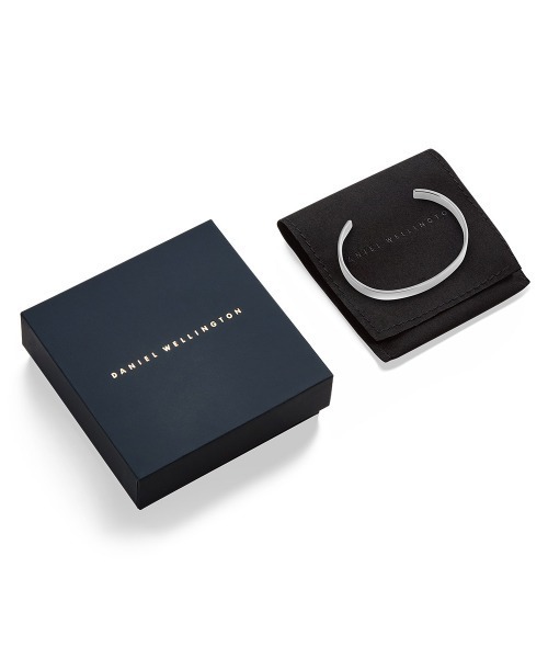 Daniel Wellington(ダニエルウェリントン)の「Line Cuff Brushed/Polished 7MM ローズゴールド/ゴールド/シルバー/グレー(ブレスレット・レディース・イエローゴールド/ピンクゴールド/ゴールド系その他/シルバー系その他/グレー/シルバー/ゴールド系その他3・LARGE/SMALL)」の16枚目の写真