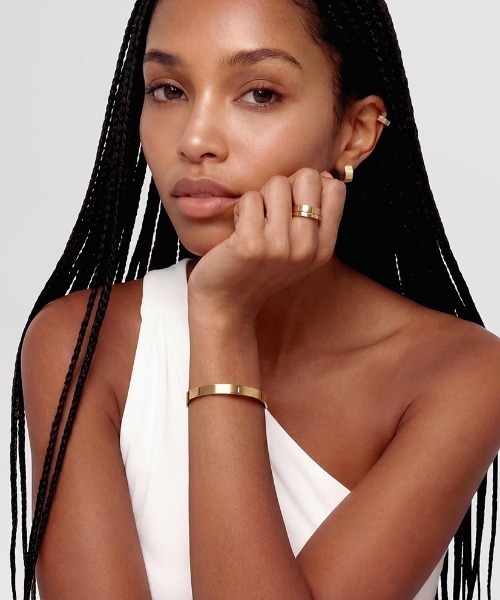 Daniel Wellington(ダニエルウェリントン)の「Line Cuff Brushed/Polished 7MM ローズゴールド/ゴールド/シルバー/グレー(ブレスレット・レディース・イエローゴールド/ピンクゴールド/ゴールド系その他/シルバー系その他/グレー/シルバー/ゴールド系その他3・LARGE/SMALL)」の19枚目の写真