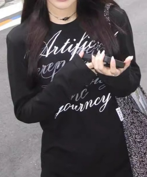 おしゃれスタ(オシャレスタ)の「ロゴプリント ロングスリーブカットソー(Tシャツ/カットソー・レディース・ホワイト/ブラック・S/M/L/XL)」の2枚目の写真