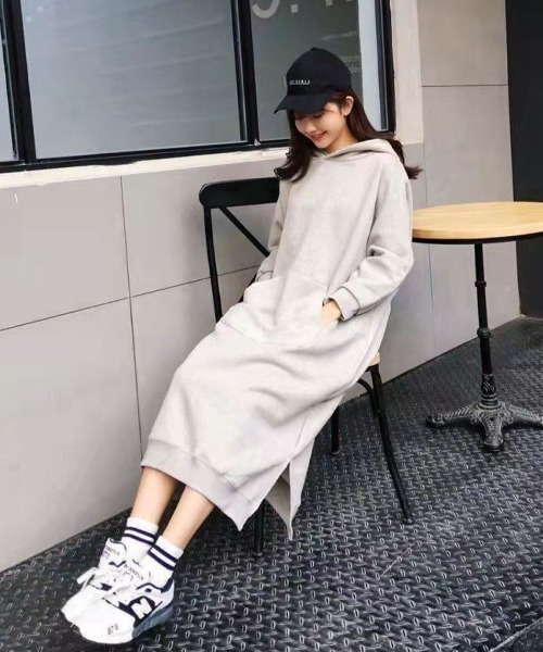 Lips(リップス)の「サイドスリットプルパーカーワンピース/カンガルーポケット(ワンピース・レディース・ブラック/グレー・FREE)」の10枚目の写真
